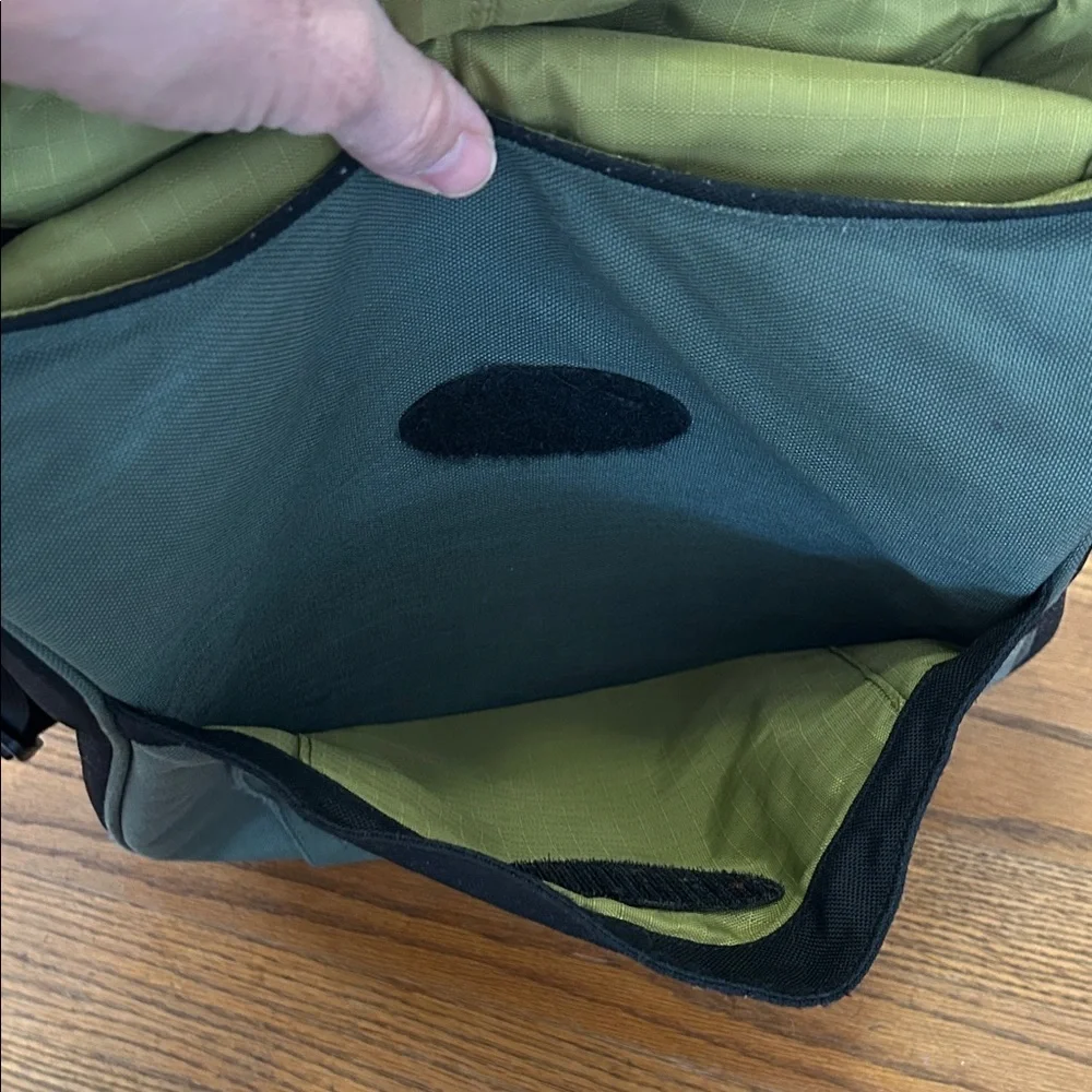 Crumpler bag large